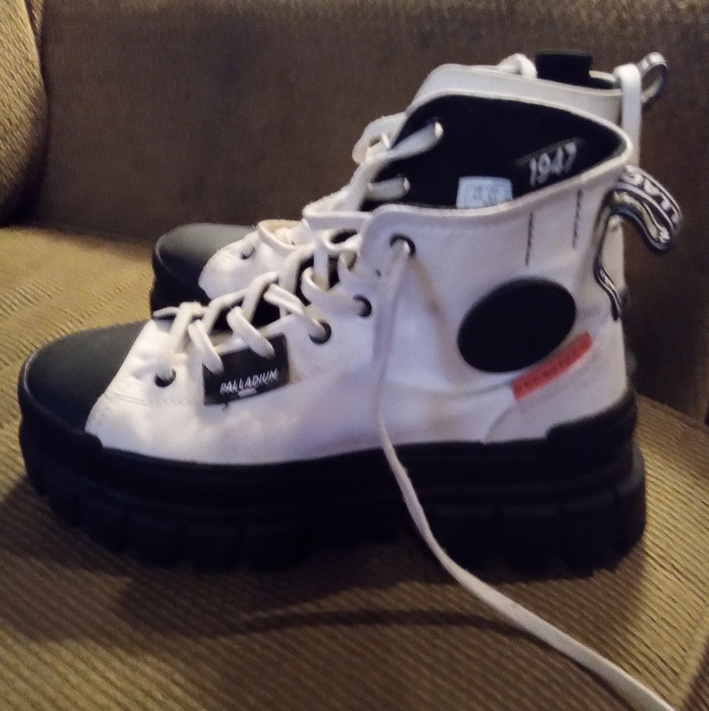 Palladium Nord women's hiking boots size 6.5